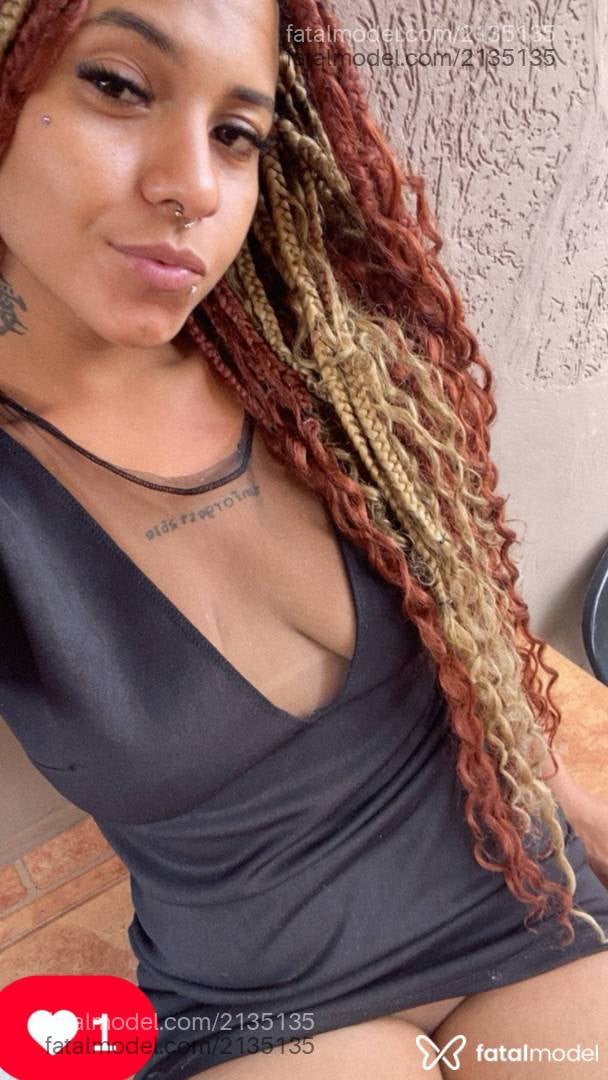 Acompanhante mulher ruiva (o) de olhos pretos - Jheni
