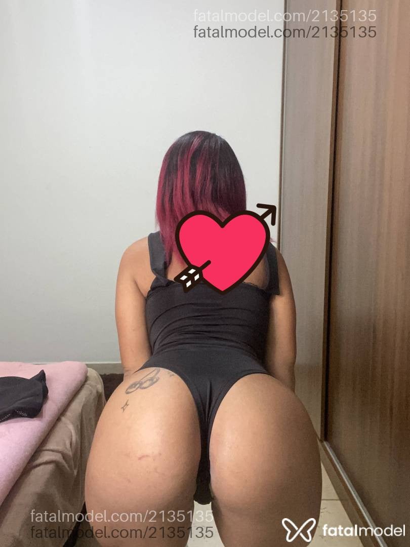 Acompanhante mulher ruiva (o) de olhos pretos - Jheni