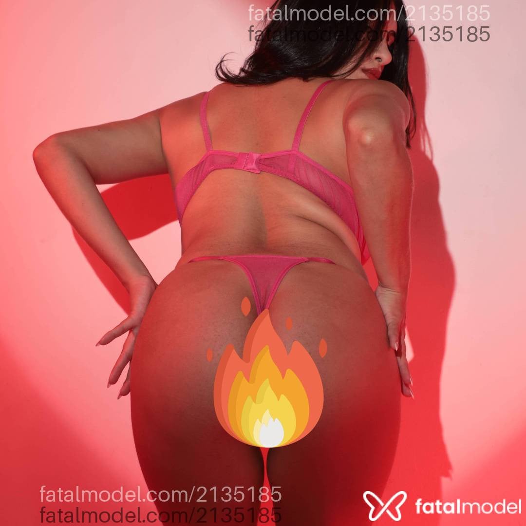 Acompanhante mulher com cabelo castanho de olhos castanhos - Larissa