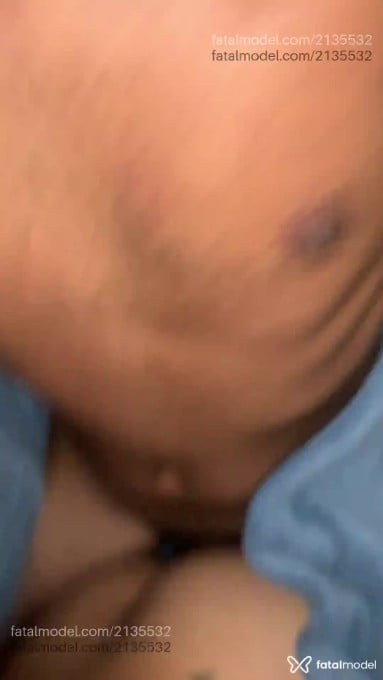 Acompanhante homem com cabelo grisalho de olhos mel - Astro Rey
