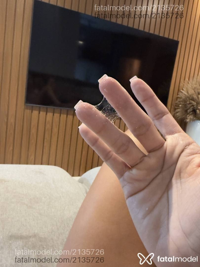Acompanhante mulher morena (o) de olhos castanhos em Virtual - Kakaw