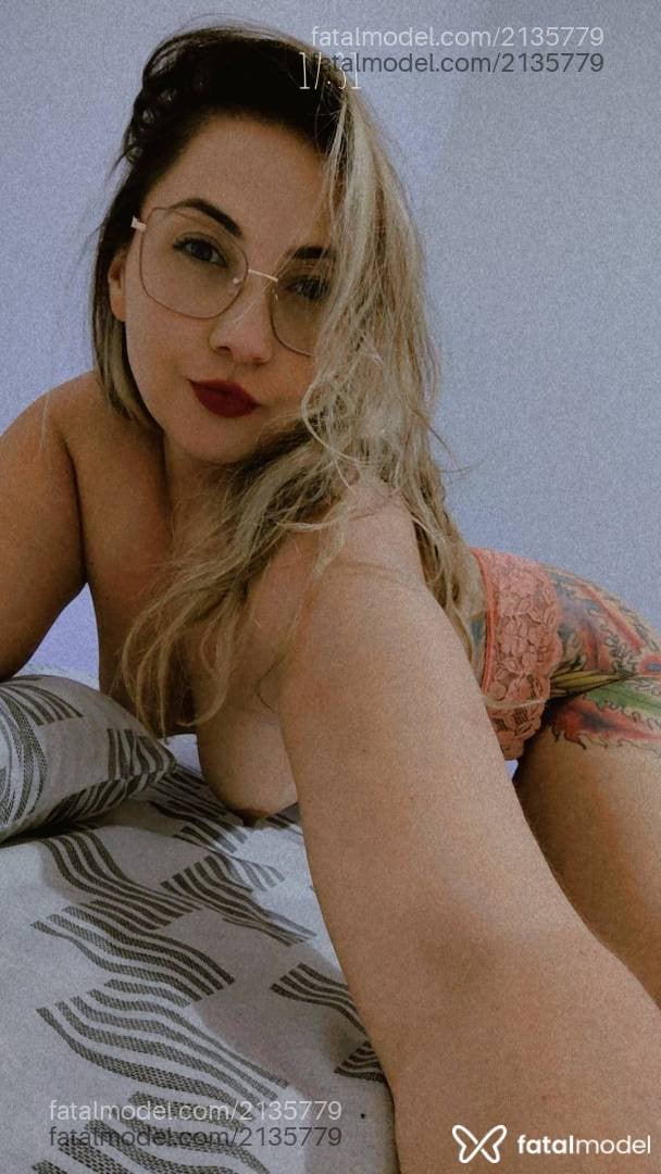 Acompanhante mulher loira (o) de olhos castanhos - Gaby Sanches
