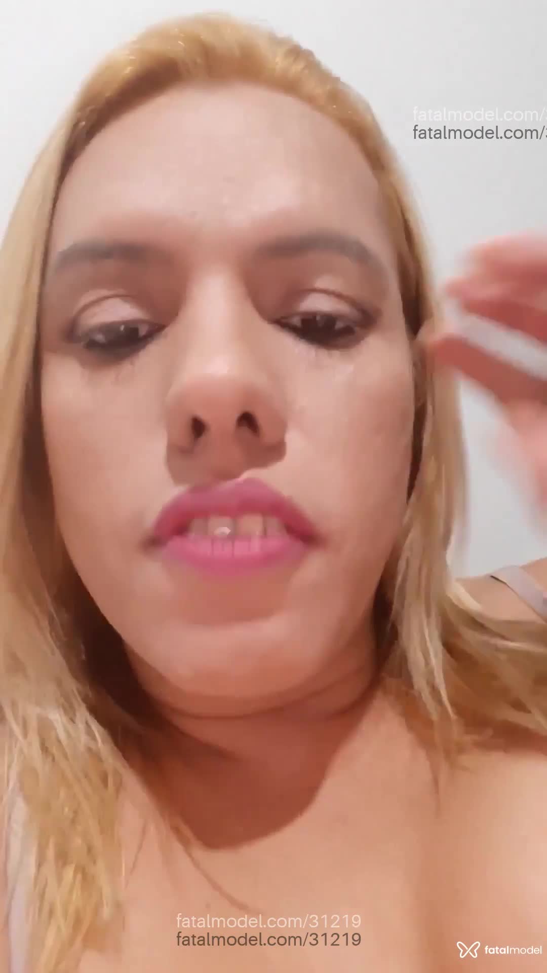 Acompanhante mulher trans loira (o) de olhos castanhos em Macaé - AnittaCarioca