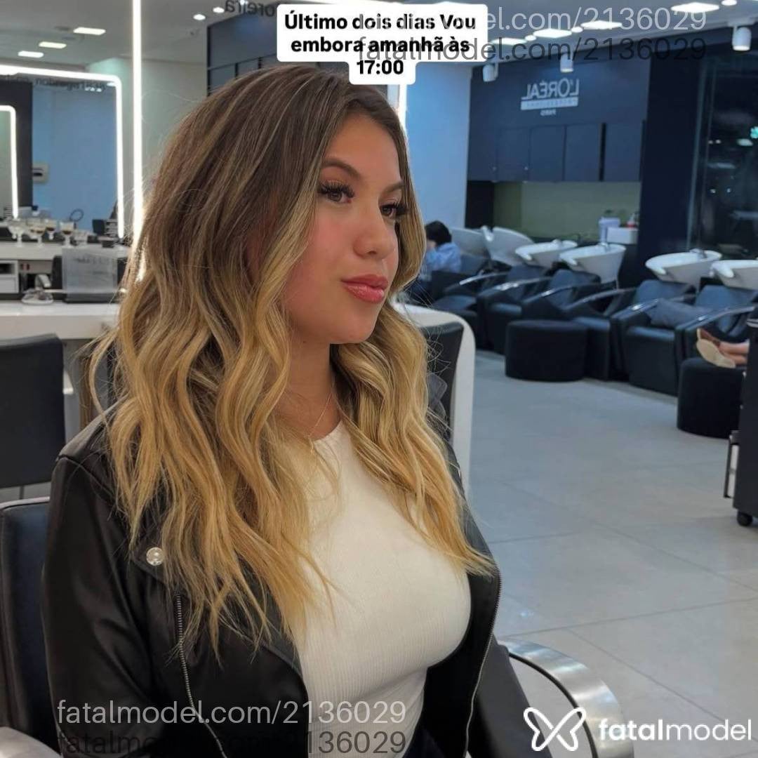 Acompanhante mulher loira (o) de olhos mel - Jennifer