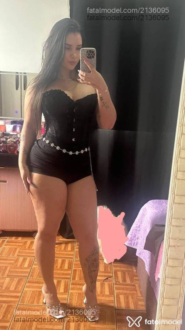 Acompanhante mulher com cabelo castanho de olhos pretos - Lara
