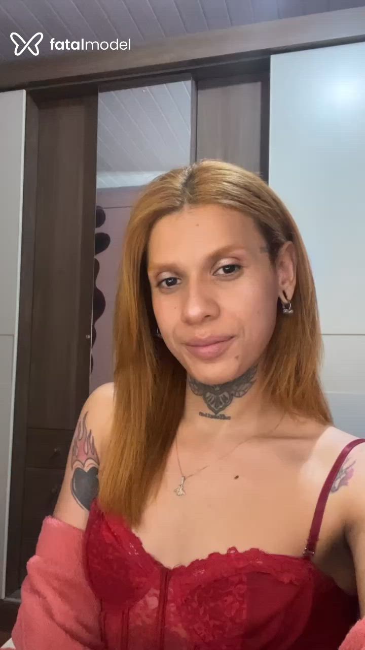 Acompanhante mulher trans ruiva (o) de olhos castanhos - Lola