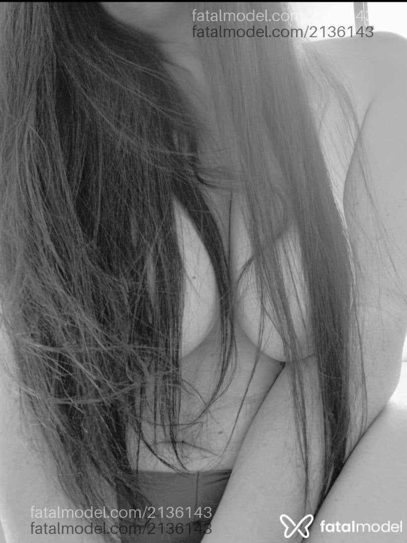 Acompanhante mulher morena (o) de olhos azuis - Mila Matos