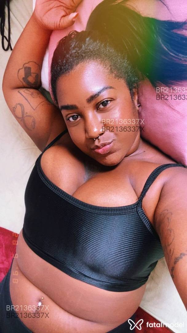 Acompanhante mulher com cabelo castanho de olhos castanhos em Rio de Janeiro - Preta
