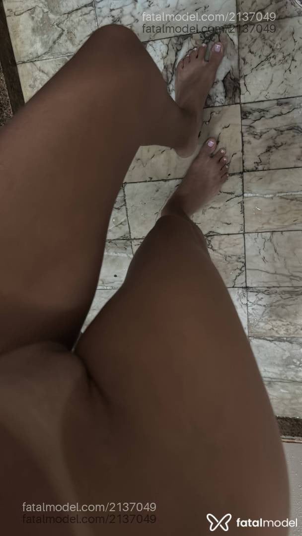 Acompanhante mulher loira (o) de olhos castanhos - Ana Julia