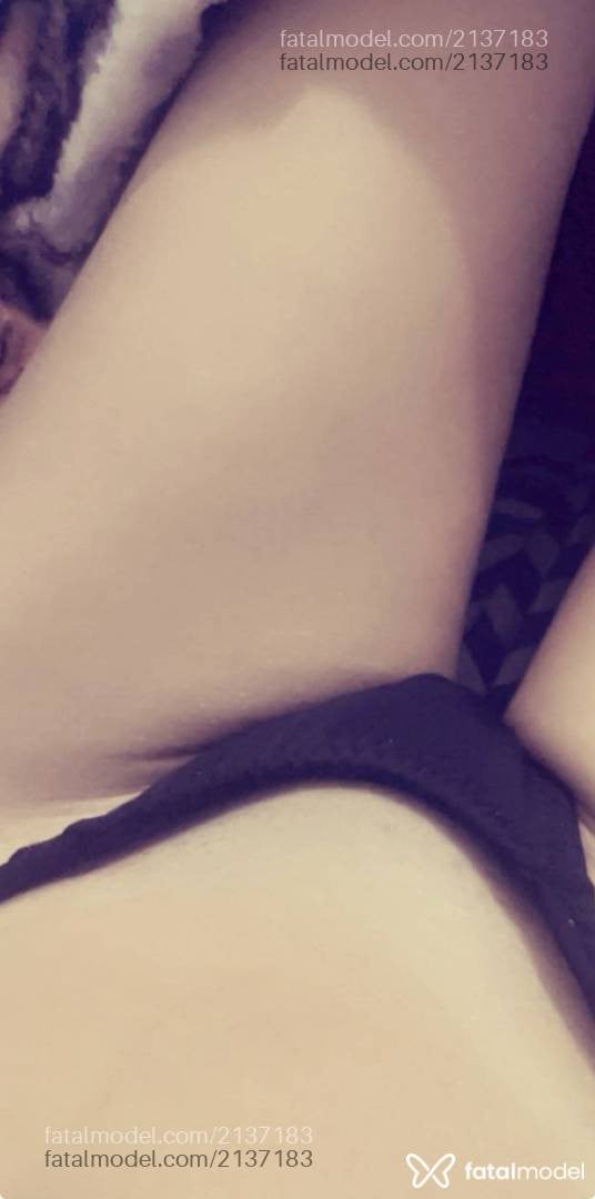 Acompanhante mulher morena (o) de olhos pretos - Charlotte Lux