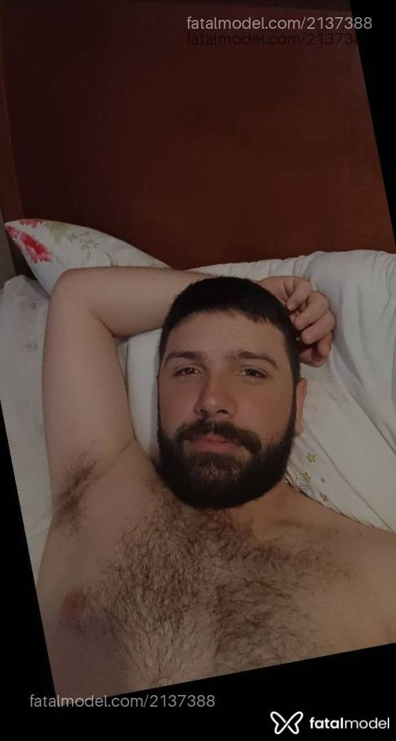 Acompanhante homem com cabelo castanho de olhos castanhos - Diego Acompanhante homem com cabelo castanho de olhos castanhos - Diego