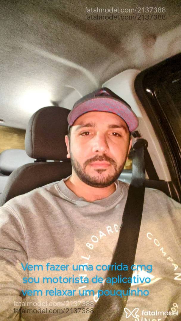 Acompanhante homem com cabelo castanho de olhos castanhos - Diego Acompanhante homem com cabelo castanho de olhos castanhos - Diego