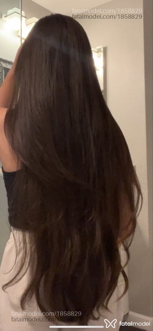 Acompanhante mulher com cabelo castanho de olhos castanhos em São Paulo Acompanhante mulher com cabelo castanho de olhos castanhos em São Paulo - Mavie Manom
