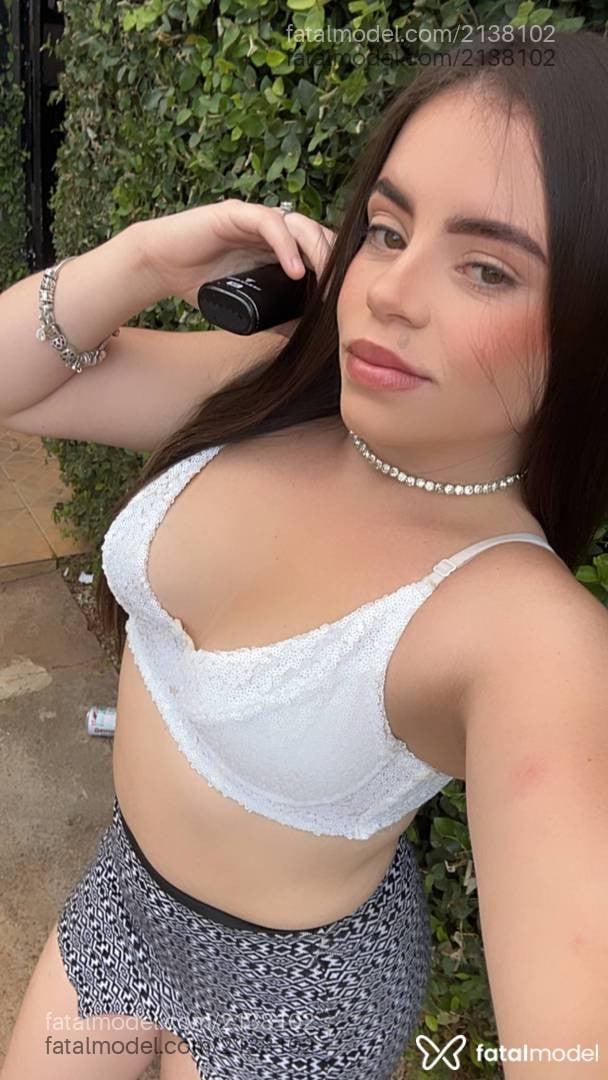 Acompanhante mulher loira (o) de olhos castanhos - Camila Vieira