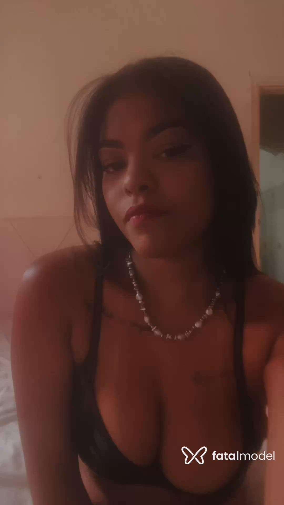 Acompanhante mulher morena (o) de olhos castanhos - Regiane Oliver Acompanhante mulher morena (o) de olhos castanhos - Regiane Oliver