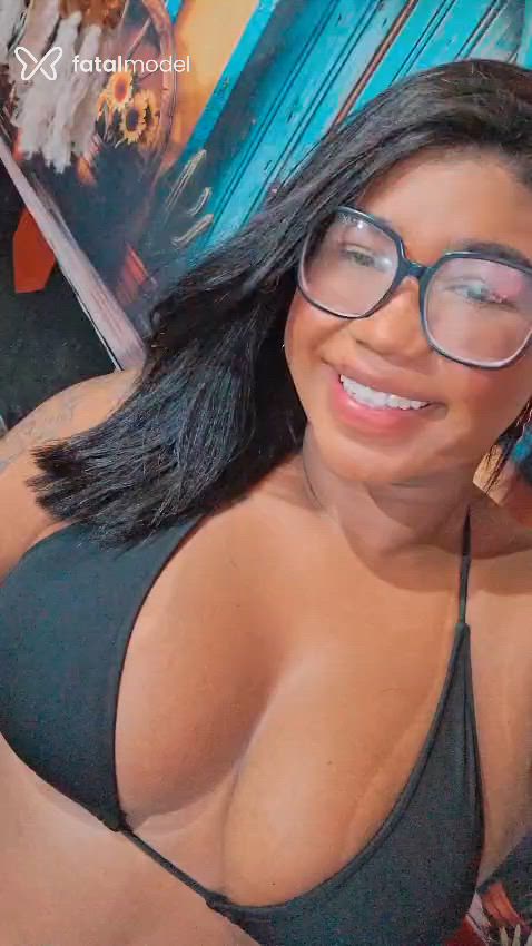 Acompanhante mulher morena (o) de olhos pretos - Nicole Acompanhante mulher morena (o) de olhos pretos - Nicole