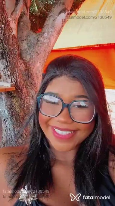 Acompanhante mulher morena (o) de olhos pretos - Nicole Acompanhante mulher morena (o) de olhos pretos - Nicole