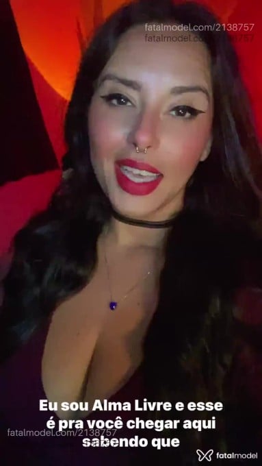 Acompanhante mulher com cabelo castanho de olhos castanhos em Virtual - Almalivre