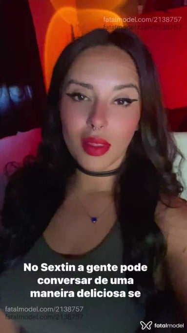 Acompanhante mulher com cabelo castanho de olhos castanhos em Virtual - Almalivre