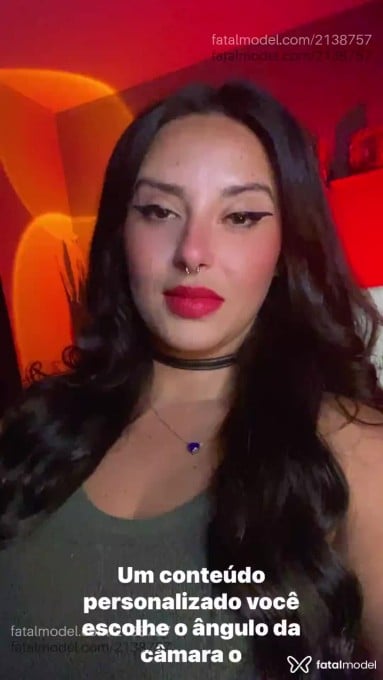 Acompanhante mulher com cabelo castanho de olhos castanhos em Virtual - Almalivre
