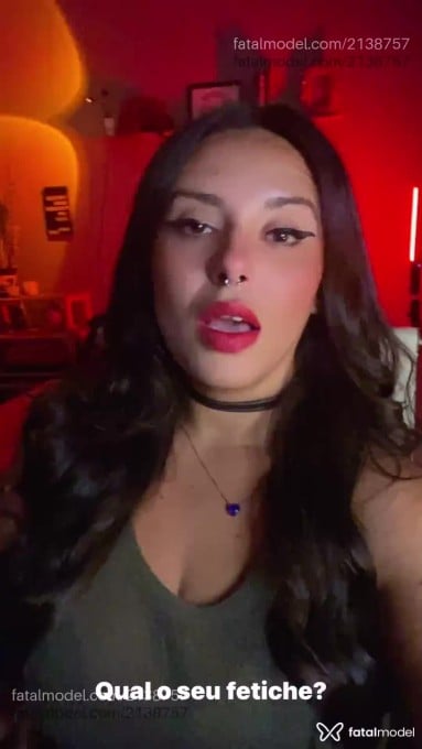 Acompanhante mulher com cabelo castanho de olhos castanhos em Virtual - Almalivre