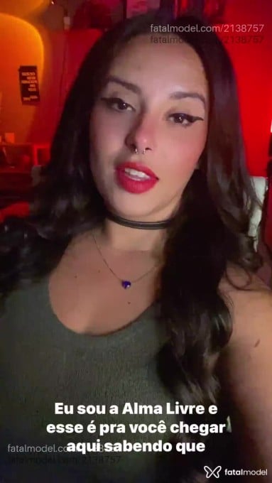 Acompanhante mulher com cabelo castanho de olhos castanhos em Virtual - Almalivre