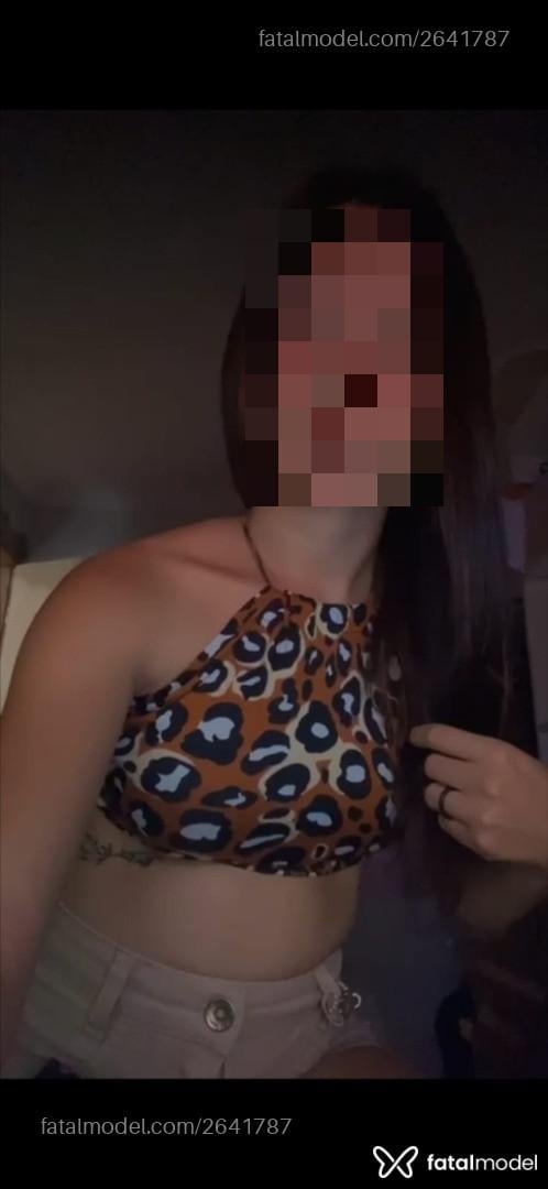 Acompanhante mulher com cabelo castanho de olhos castanhos em Virtual Acompanhante mulher com cabelo castanho de olhos castanhos em Virtual - Hellen Fontenelle