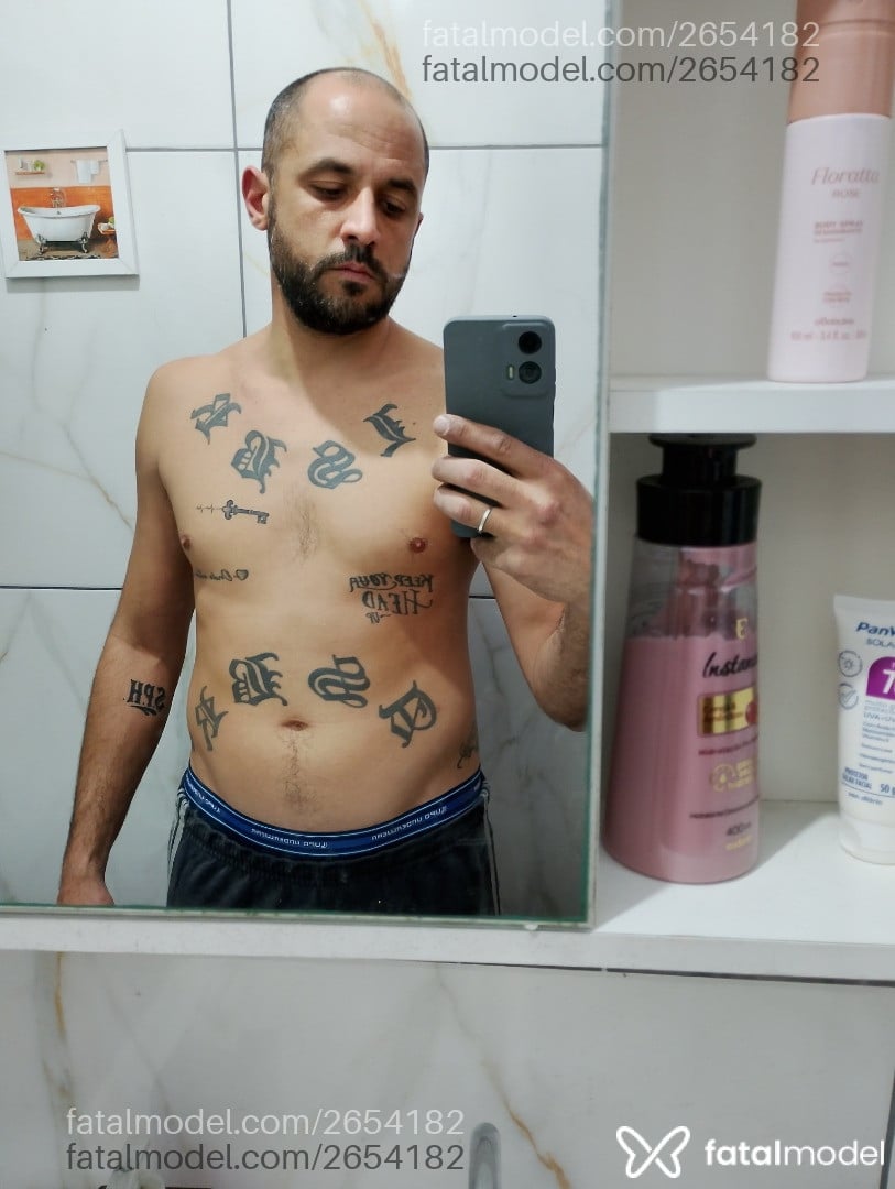 Acompanhante homem morena (o) de olhos castanhos - Bê Tattoo