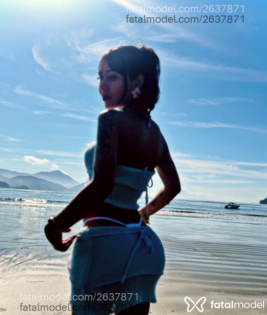 Acompanhante mulher morena (o) de olhos azuis em Virtual - Lizzie Novak