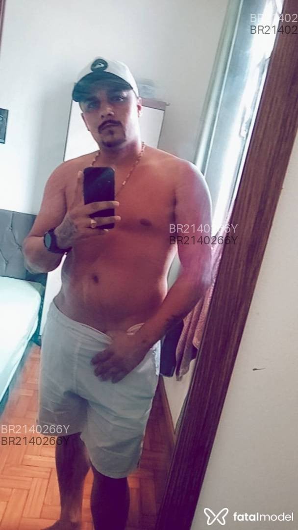 Acompanhante homem morena (o) de olhos mel em Cabo Frio Acompanhante homem morena (o) de olhos mel em Cabo Frio - Hugo Santis