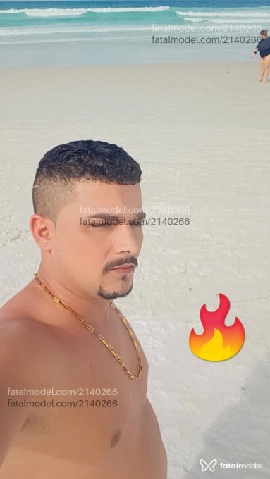 Acompanhante homem morena (o) de olhos mel em Cabo Frio Acompanhante homem morena (o) de olhos mel em Cabo Frio - Hugo Santis