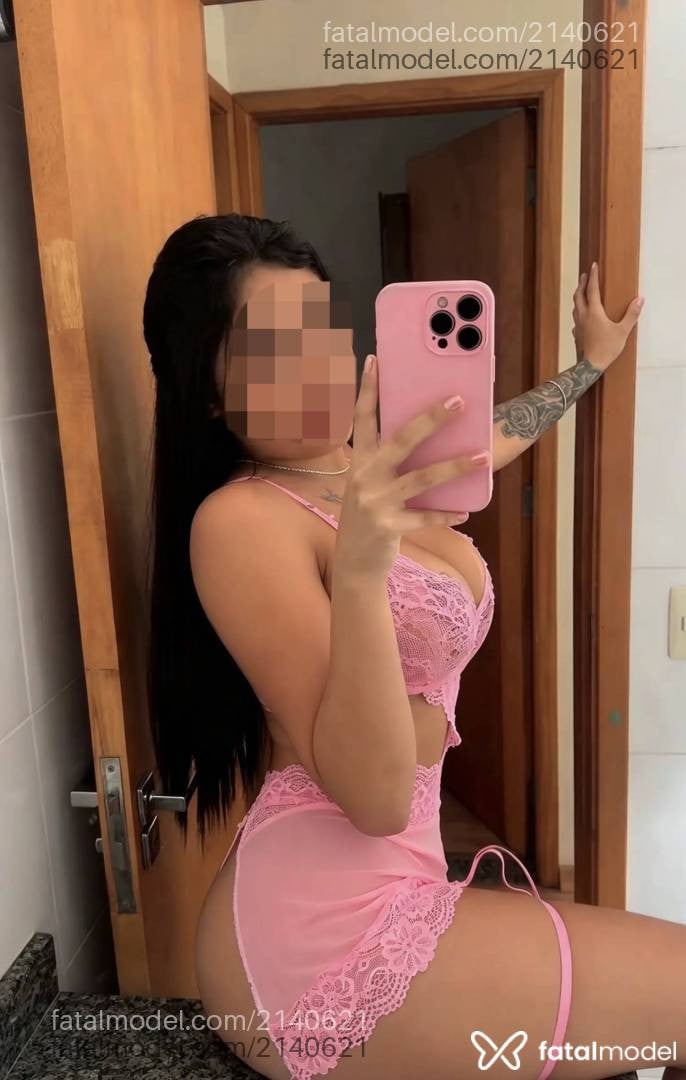 Acompanhante mulher com cabelo castanho de olhos cinza - Bella Campos