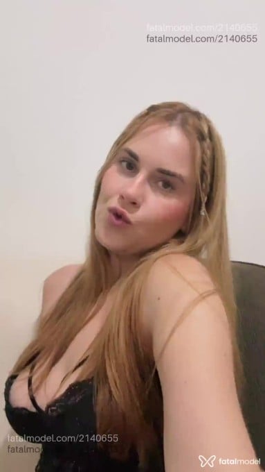 Acompanhante mulher com cabelo castanho de olhos verdes em São Paulo - Rafaela Gomes