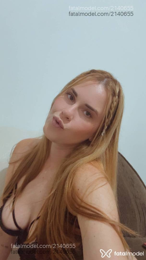 Acompanhante mulher com cabelo castanho de olhos verdes em Catalão - Rafaela Gomes