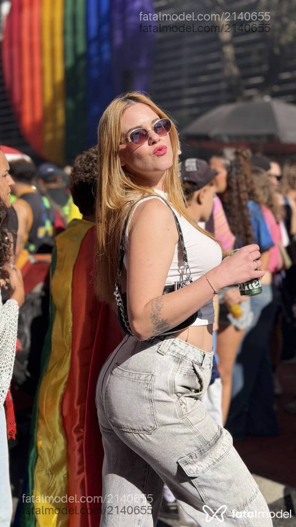 Acompanhante mulher com cabelo castanho de olhos verdes em São Paulo - Rafaela Gomes