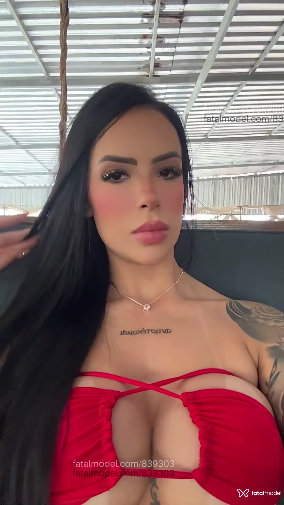 Acompanhante mulher morena (o) de olhos castanhos - Amanda