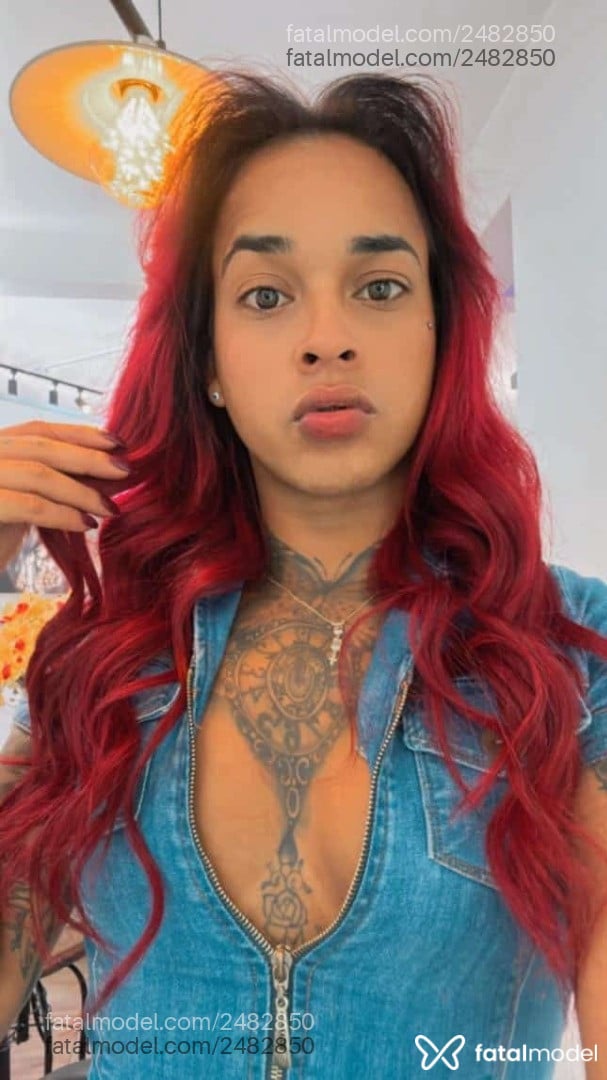 Acompanhante mulher trans ruiva (o) de olhos pretos em Tupaciguara Acompanhante mulher trans ruiva (o) de olhos pretos em Tupaciguara - Kauany