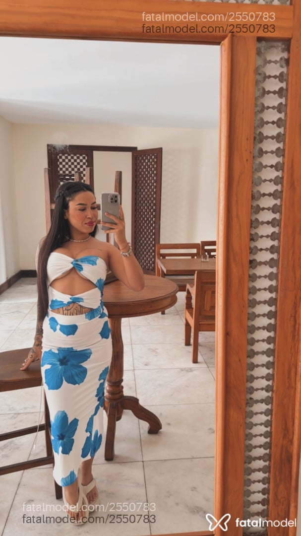 Acompanhante mulher com cabelo castanho de olhos castanhos em Monte Carmelo Acompanhante mulher com cabelo castanho de olhos castanhos em Monte Carmelo - Larissa