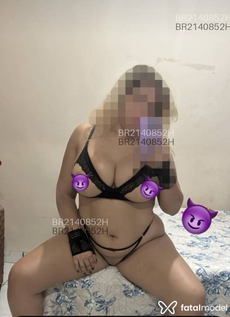 Acompanhante mulher loira (o) de olhos pretos - Yara Valentína