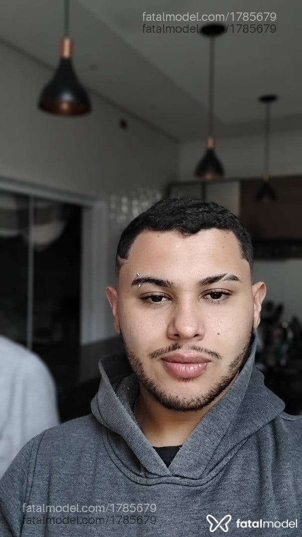 Acompanhante homem com cabelo castanho de olhos castanhos em Itapeva - Feeehbueno