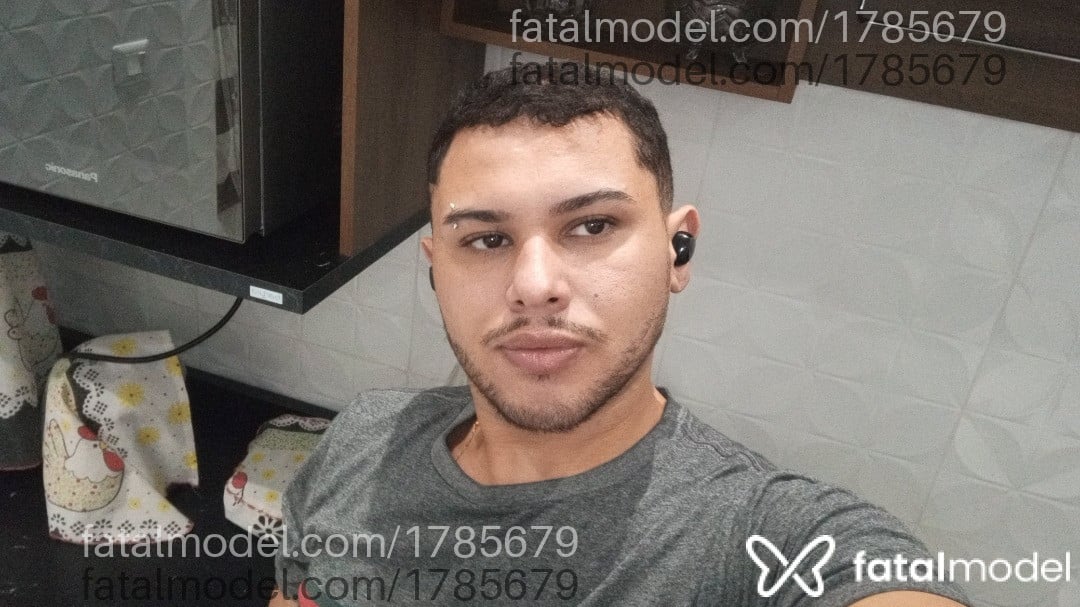 Acompanhante homem com cabelo castanho de olhos castanhos em Itapeva - Feeehbueno