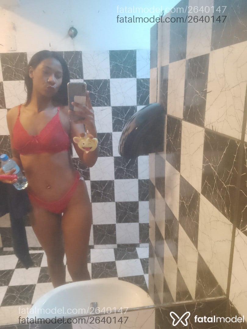 Acompanhante mulher com cabelo castanho de olhos castanhos em São Paulo Acompanhante mulher com cabelo castanho de olhos castanhos em São Paulo - Thays