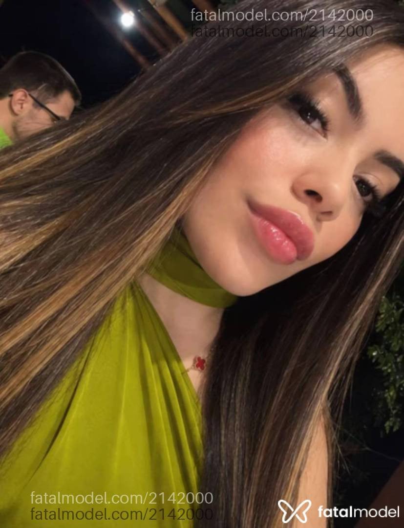 Acompanhante mulher com cabelo castanho de olhos castanhos - Luna Victoria