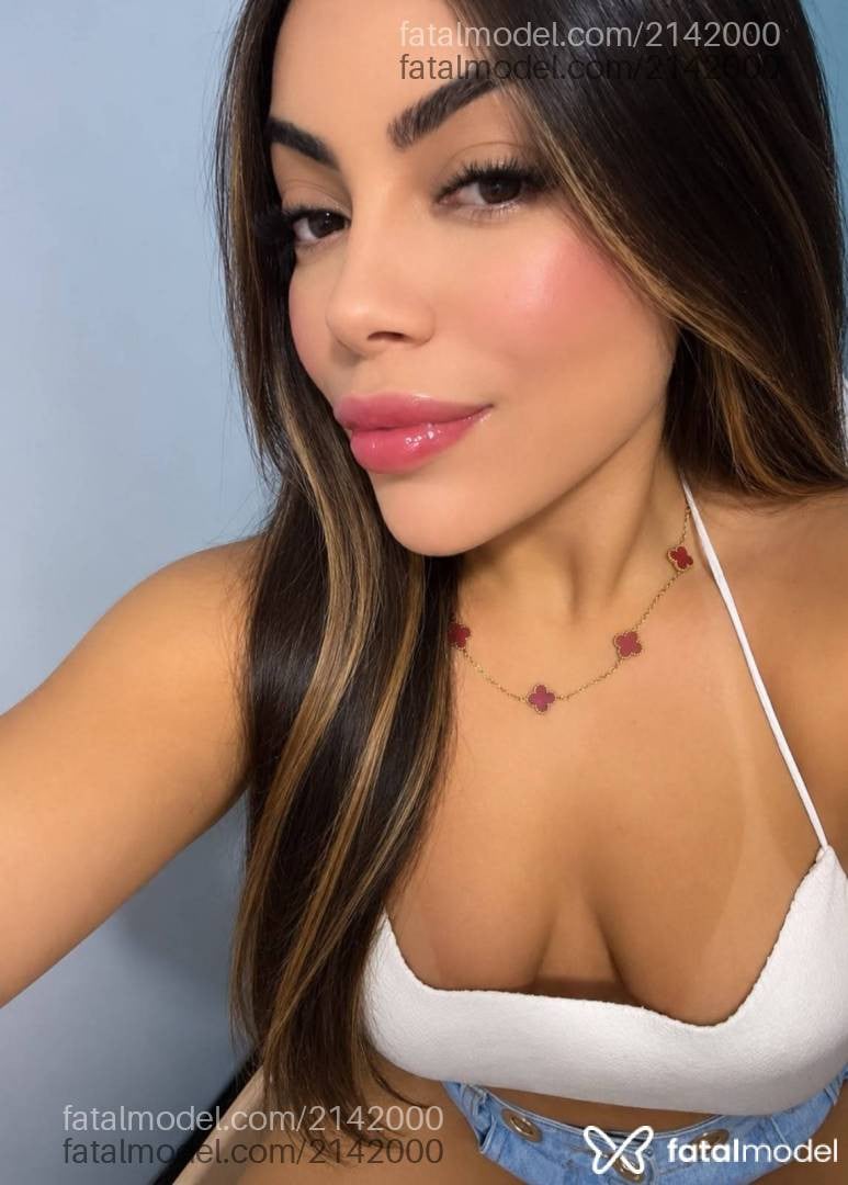 Acompanhante mulher com cabelo castanho de olhos castanhos - Luna Victoria