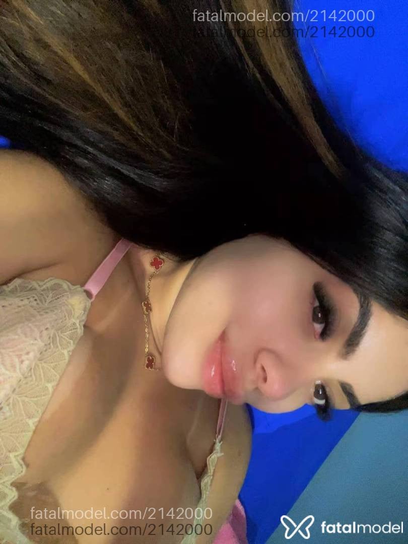 Acompanhante mulher com cabelo castanho de olhos castanhos - Luna Victoria