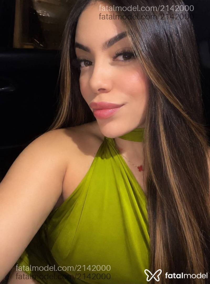 Acompanhante mulher com cabelo castanho de olhos castanhos - Luna Victoria
