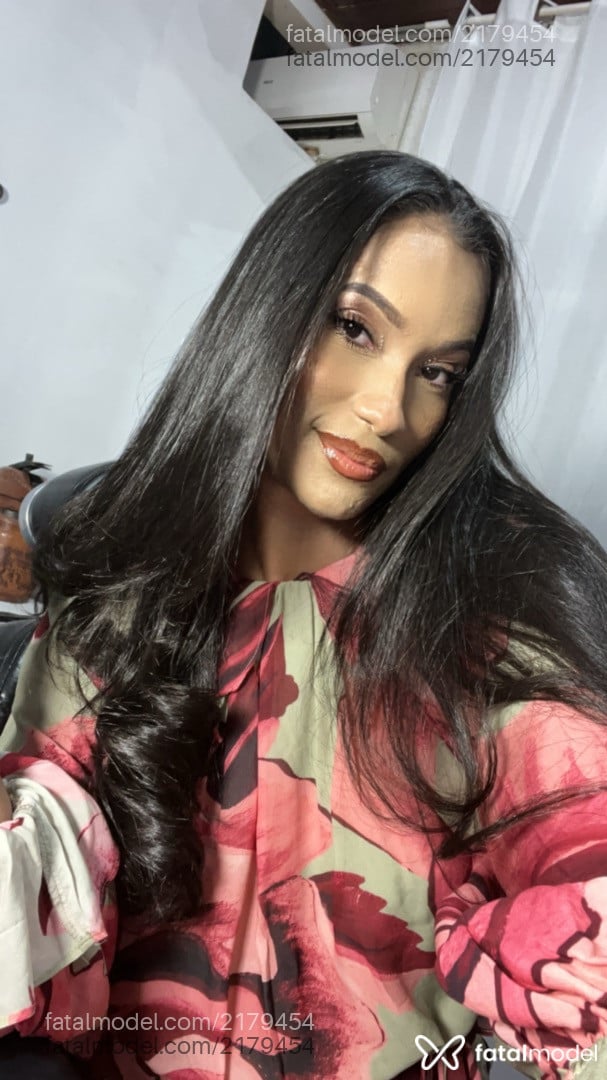 Acompanhante mulher morena (o) de olhos pretos em São Miguel do Guaporé Acompanhante mulher morena (o) de olhos pretos em São Miguel do Guaporé - Ligia