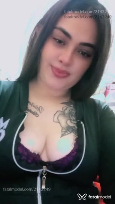 Acompanhante mulher com cabelo castanho de olhos azuis - Maria Acompanhante mulher com cabelo castanho de olhos azuis - Maria