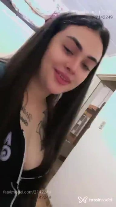 Acompanhante mulher com cabelo castanho de olhos azuis - Maria Acompanhante mulher com cabelo castanho de olhos azuis - Maria