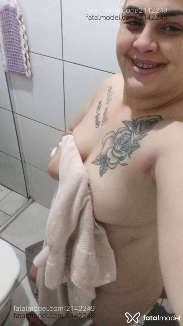 Acompanhante mulher com cabelo castanho de olhos azuis em Barra do Garças - Maria